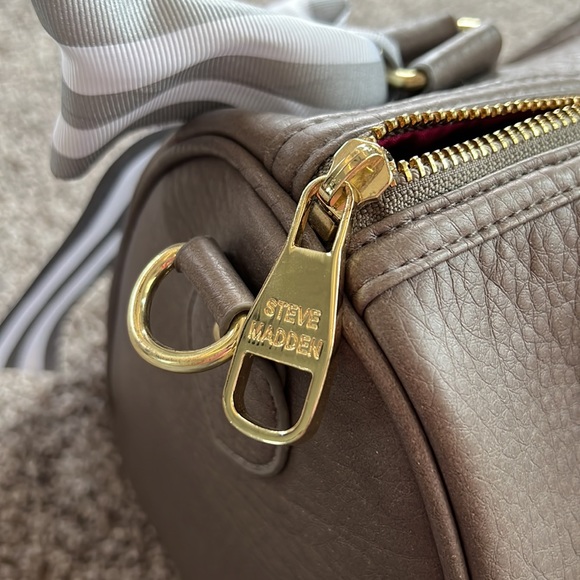 Steve Madden Dark Grey Bowler Style Purse - Picture 6 of 12